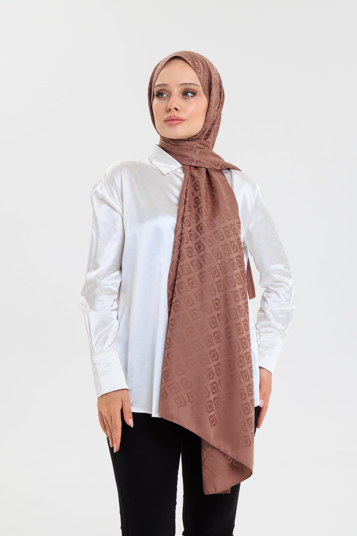 DELMAR Lior Koyu Kahve Lale Desenli Pamuklu Jakarlı Şal