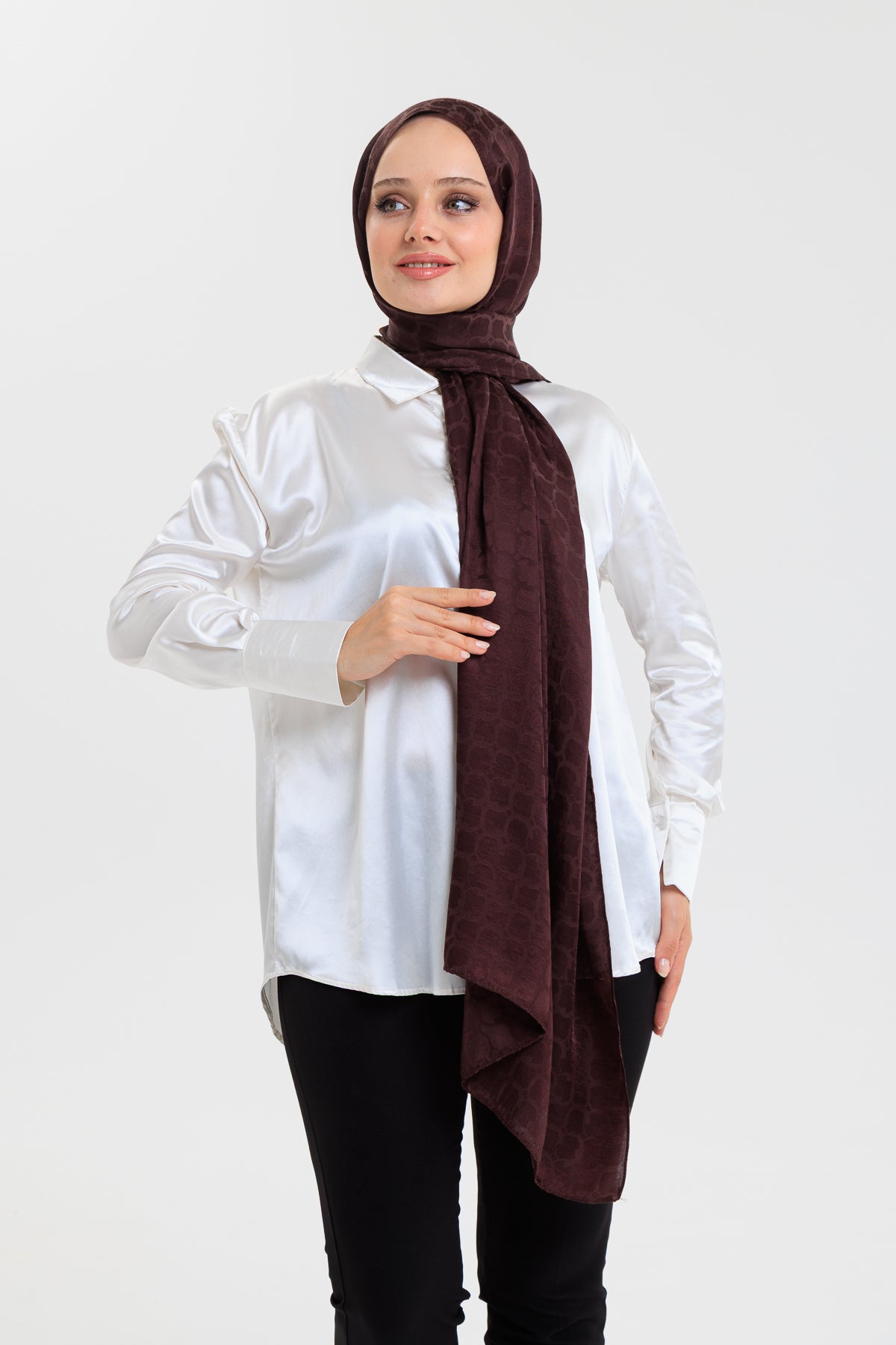 DELMAR Lior Koyu Kahve Halka Desenli Jakarlı Şal