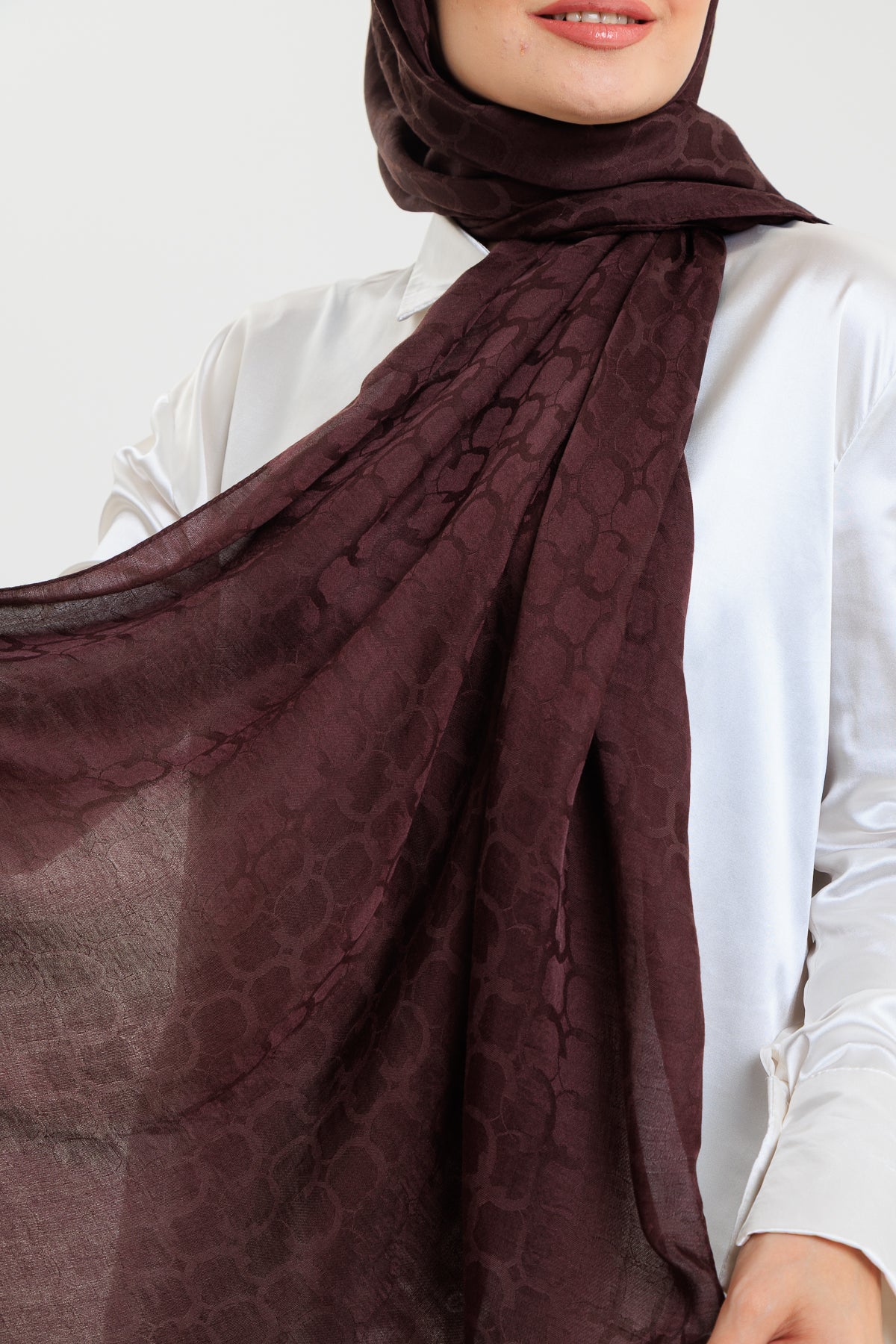 DELMAR Lior Koyu Kahve Halka Desenli Jakarlı Şal
