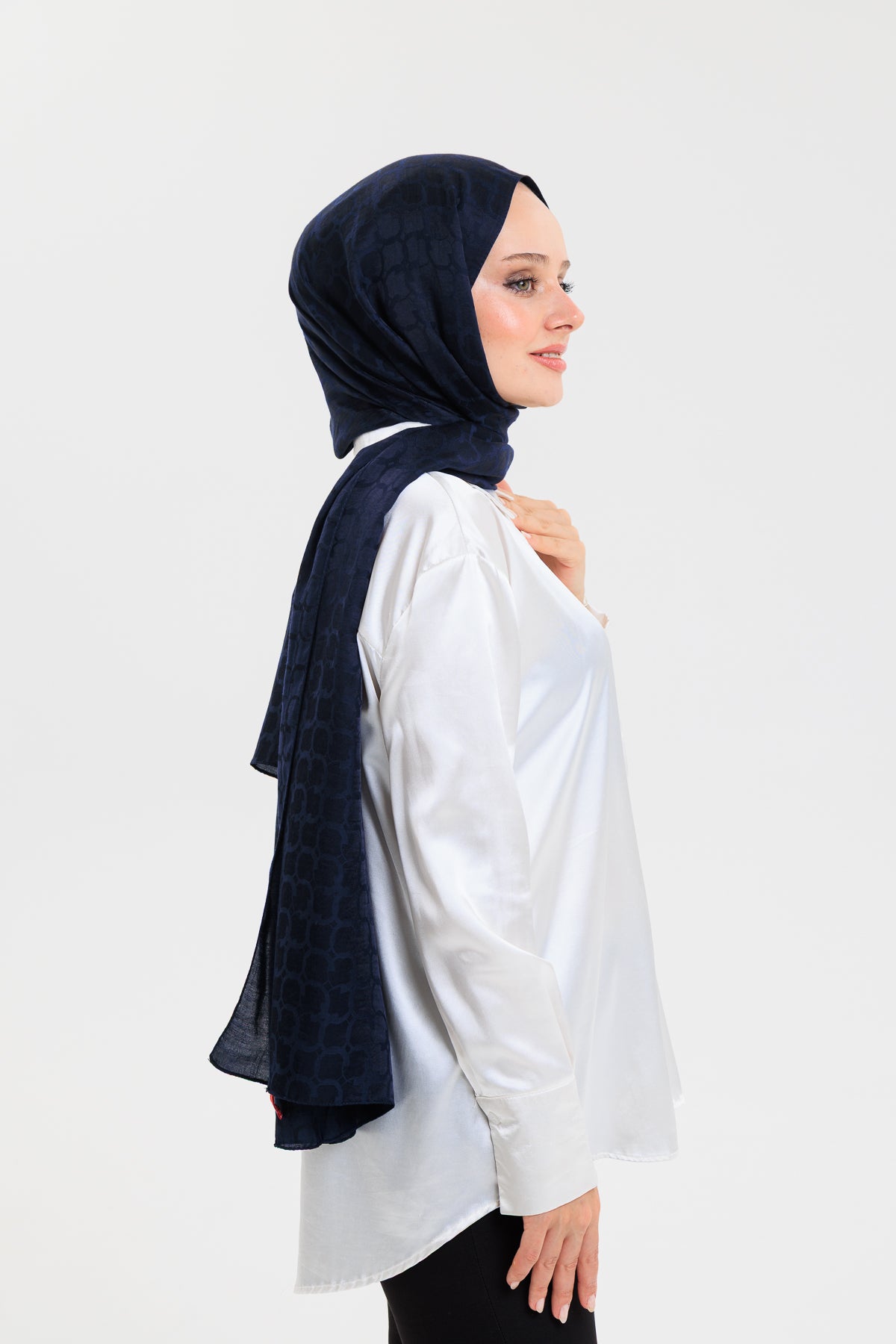 DELMAR Lior Lacivert Halka Desenli Jakarlı Şal