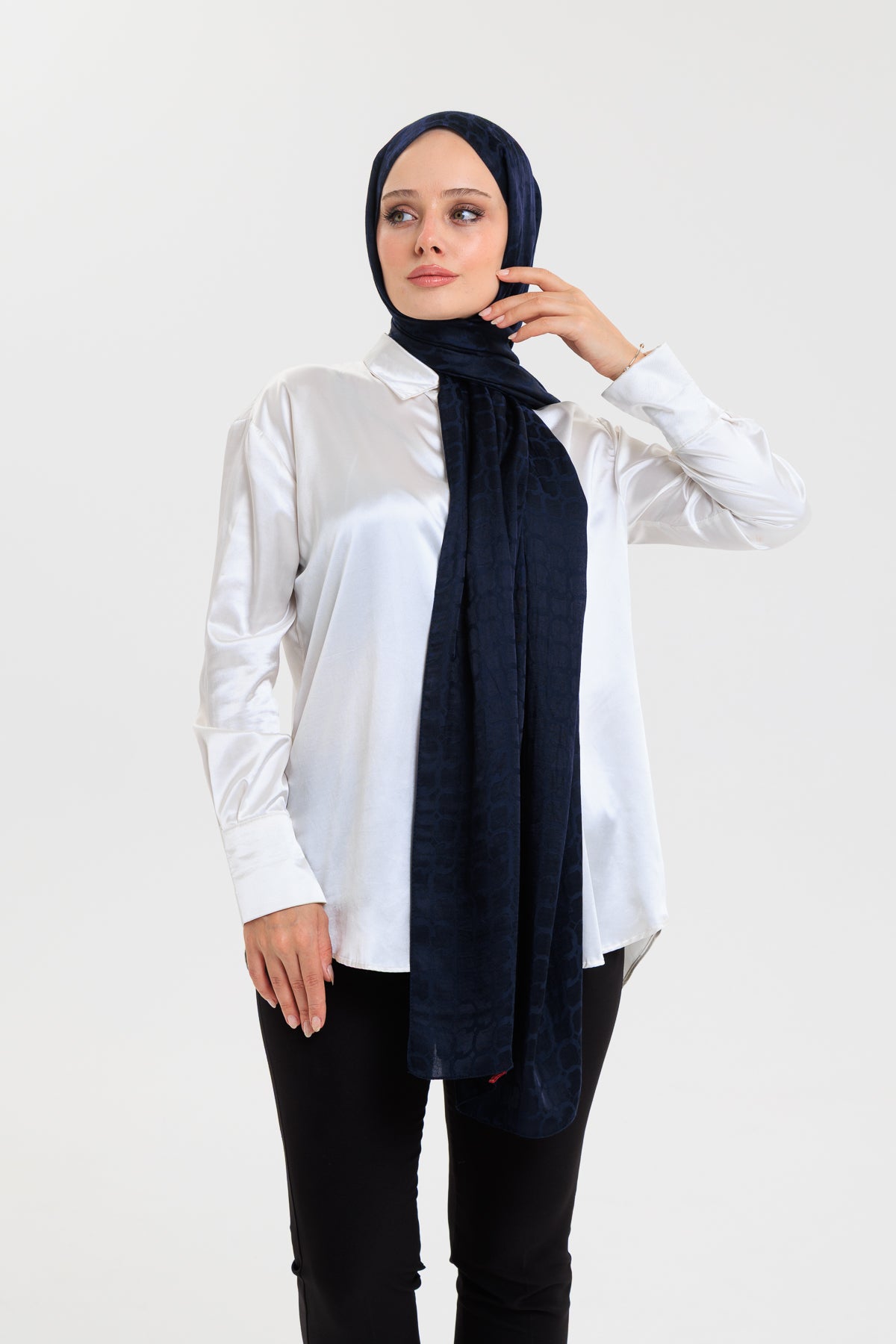 DELMAR Lior Lacivert Halka Desenli Jakarlı Şal