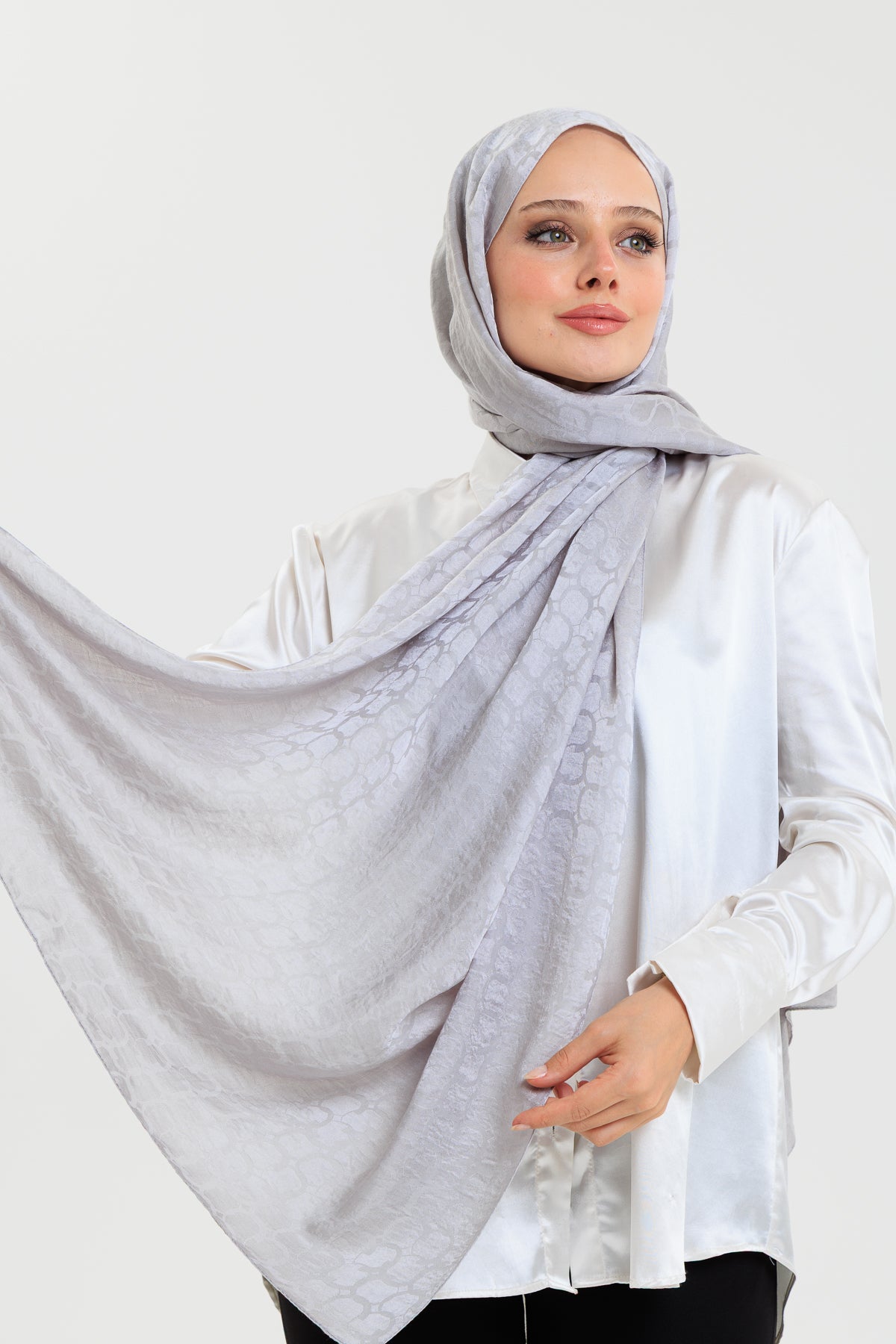 DELMAR Lior Gümüş Halka Desenli Jakarlı Şal