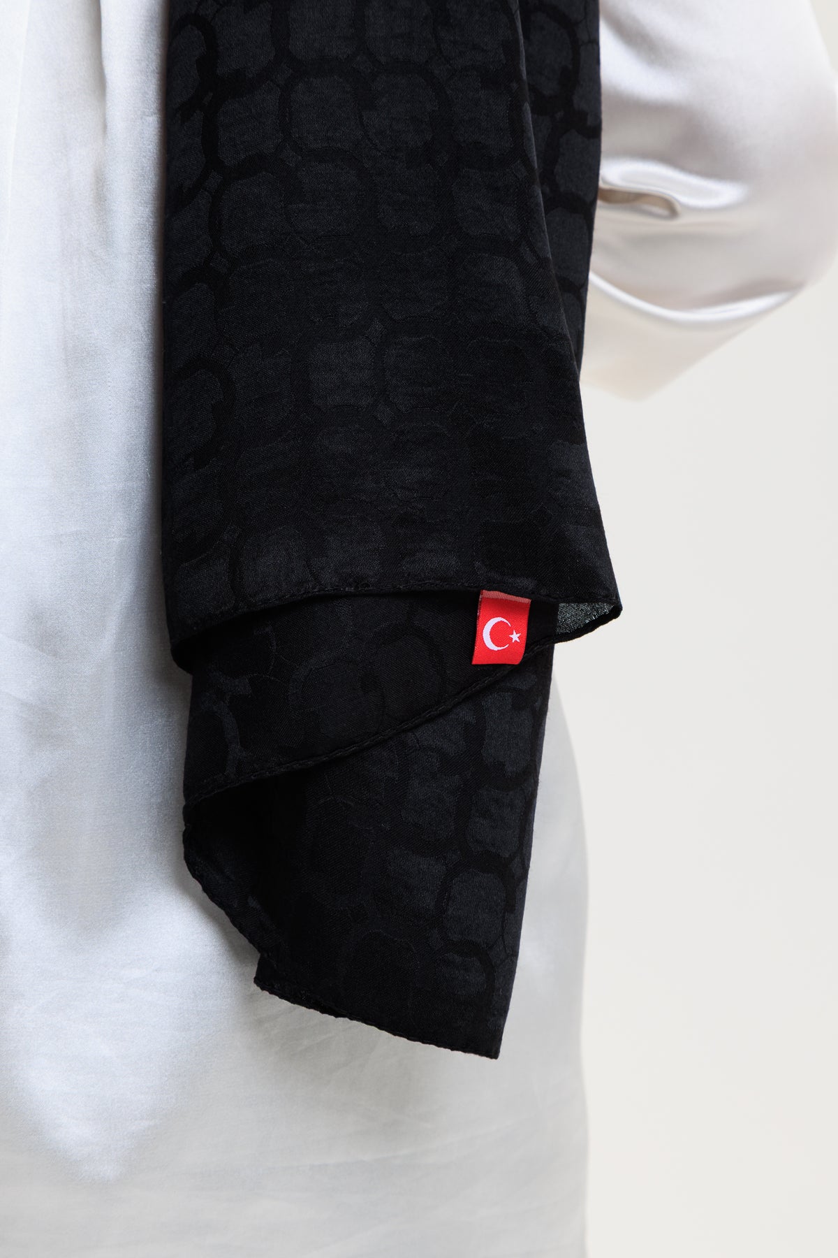 DELMAR Lior Siyah Halka Desenli Jakarlı Şal