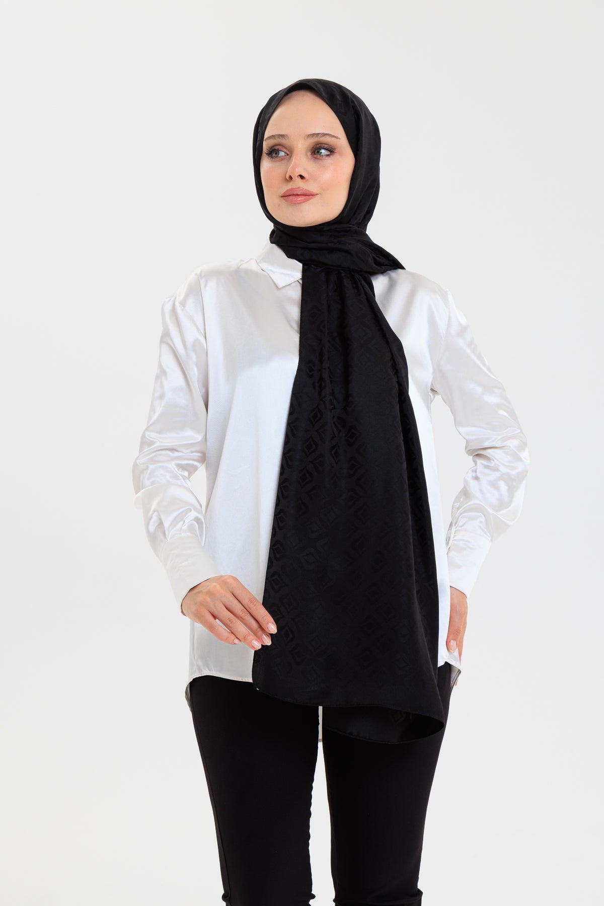 DELMAR Lior Siyah Lale Desenli Pamuklu Jakarlı Şal