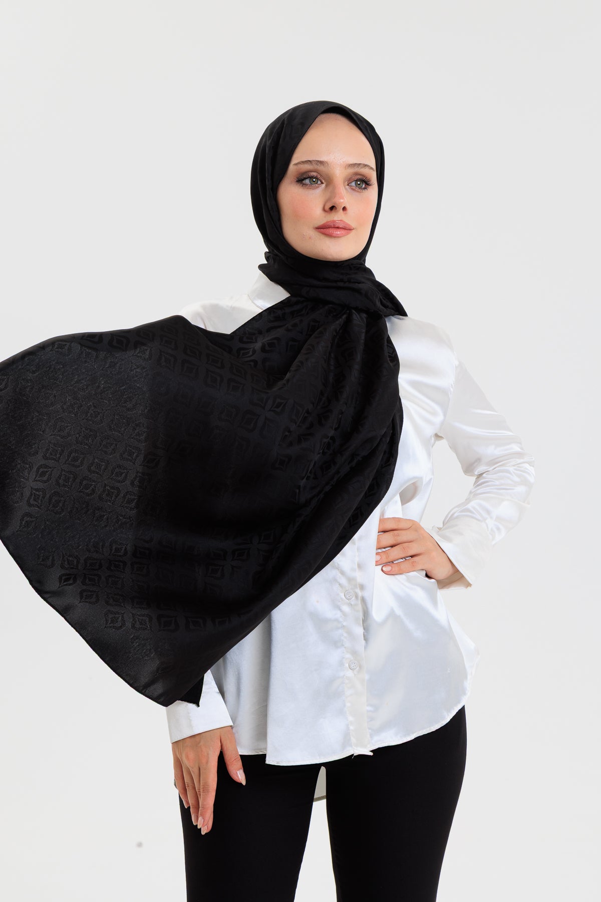 DELMAR Lior Siyah Lale Desenli Pamuklu Jakarlı Şal