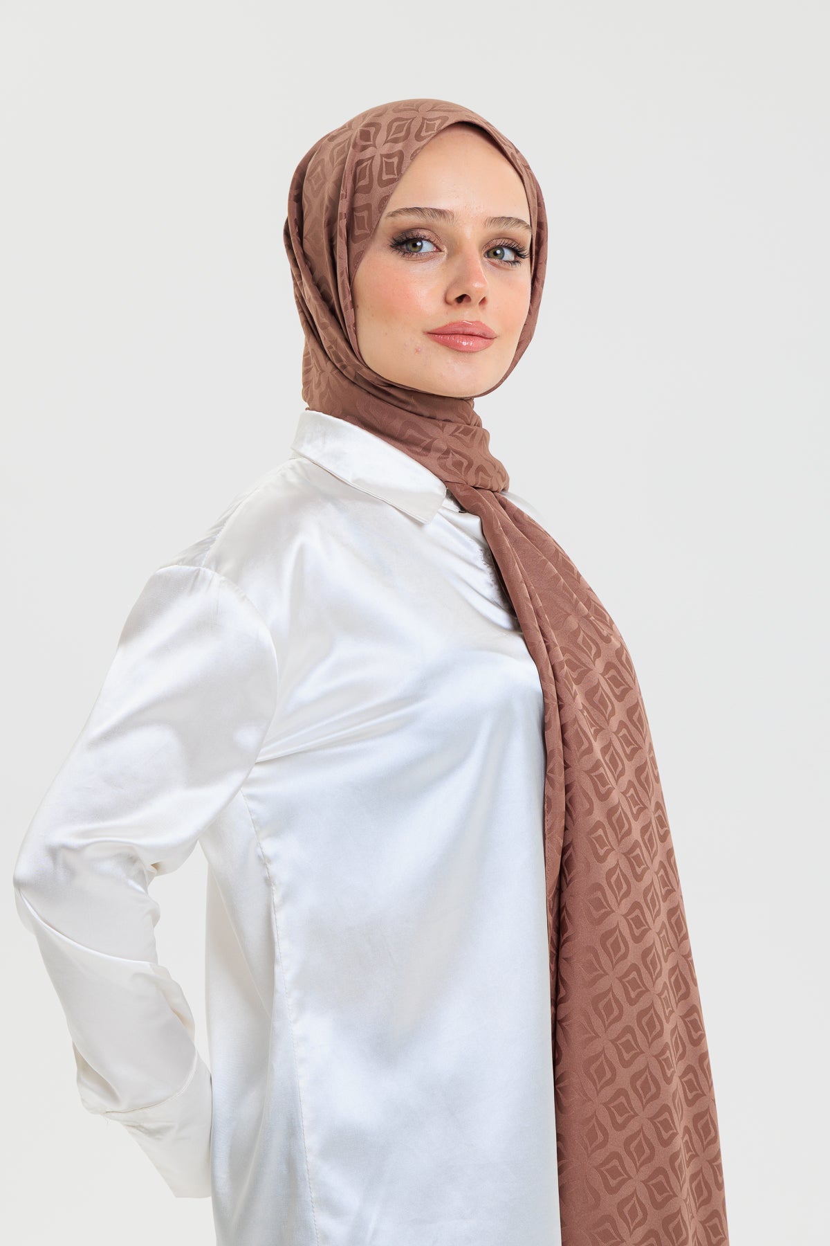 DELMAR Lior Koyu Kahve Lale Desenli Pamuklu Jakarlı Şal