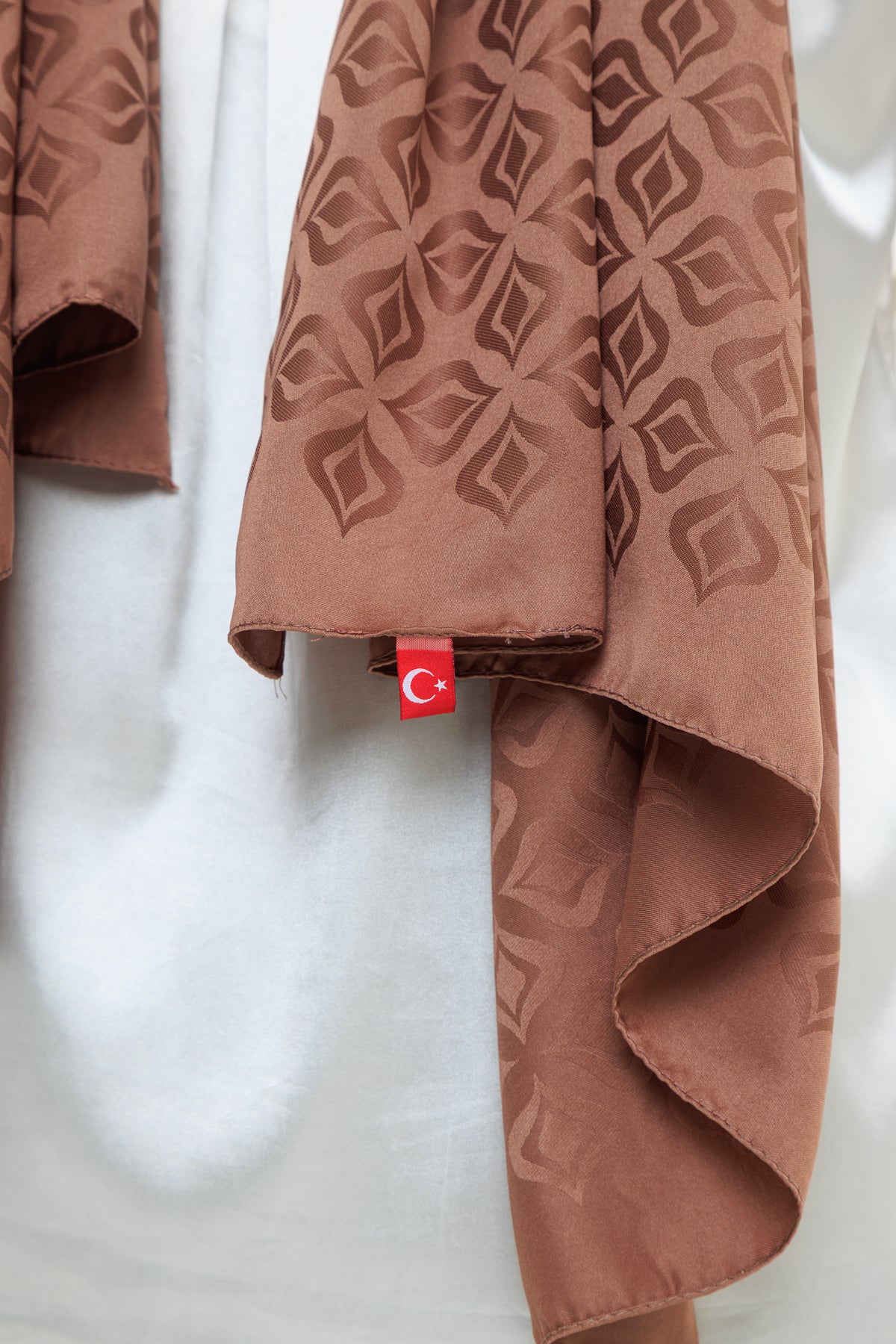 DELMAR Lior Koyu Kahve Lale Desenli Pamuklu Jakarlı Şal