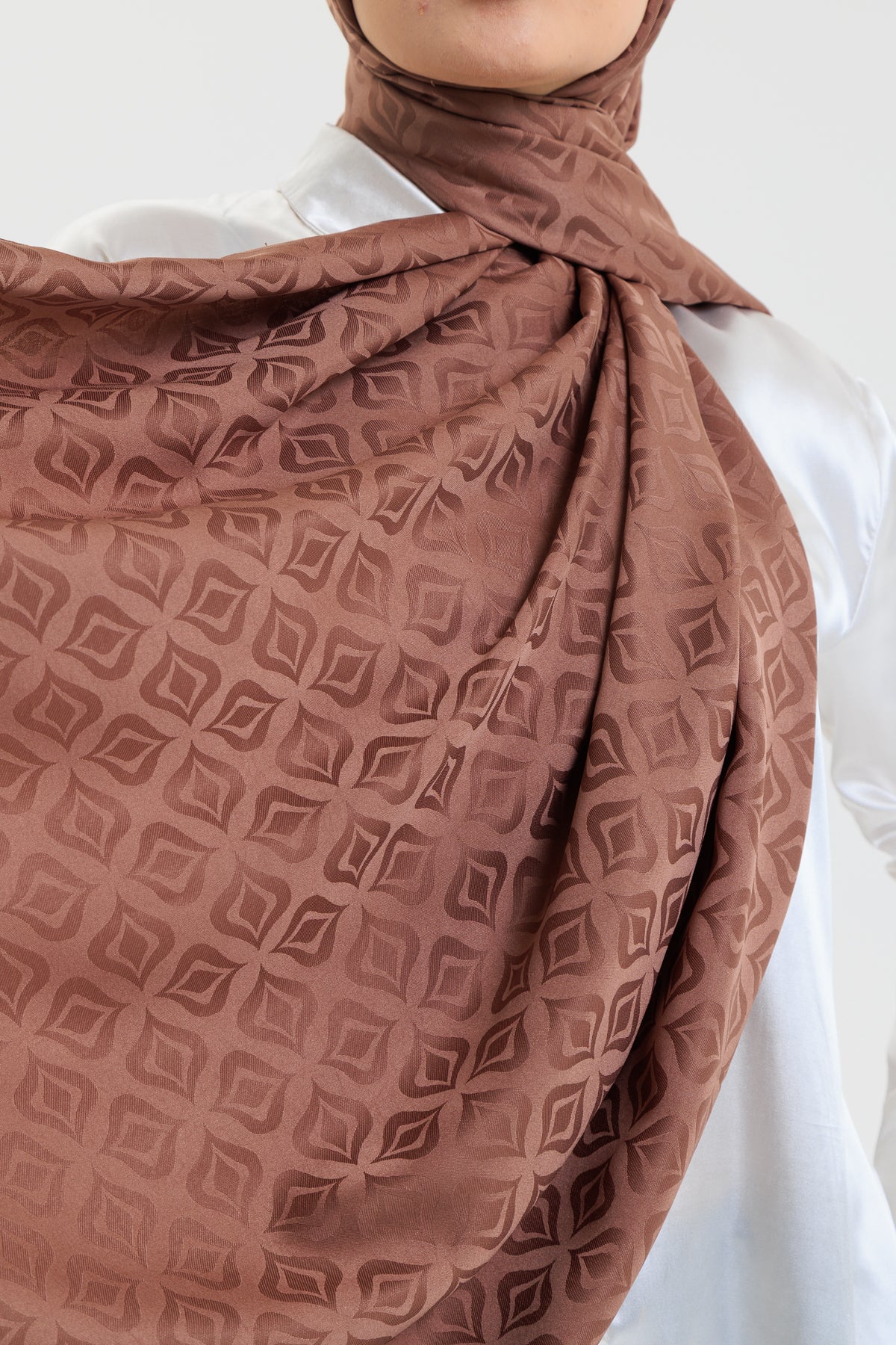 DELMAR Lior Koyu Kahve Lale Desenli Pamuklu Jakarlı Şal