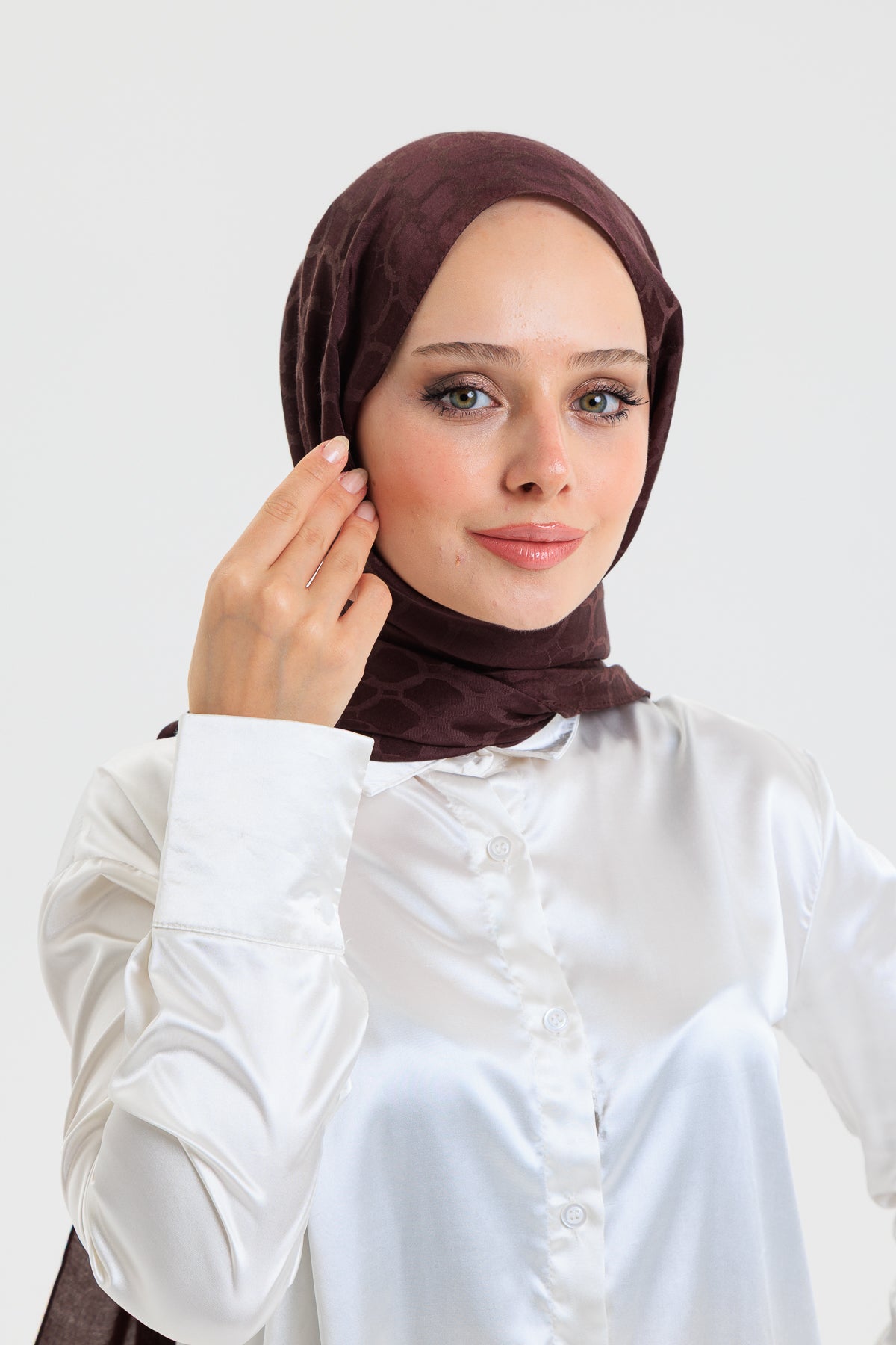 DELMAR Lior Koyu Kahve Halka Desenli Jakarlı Şal