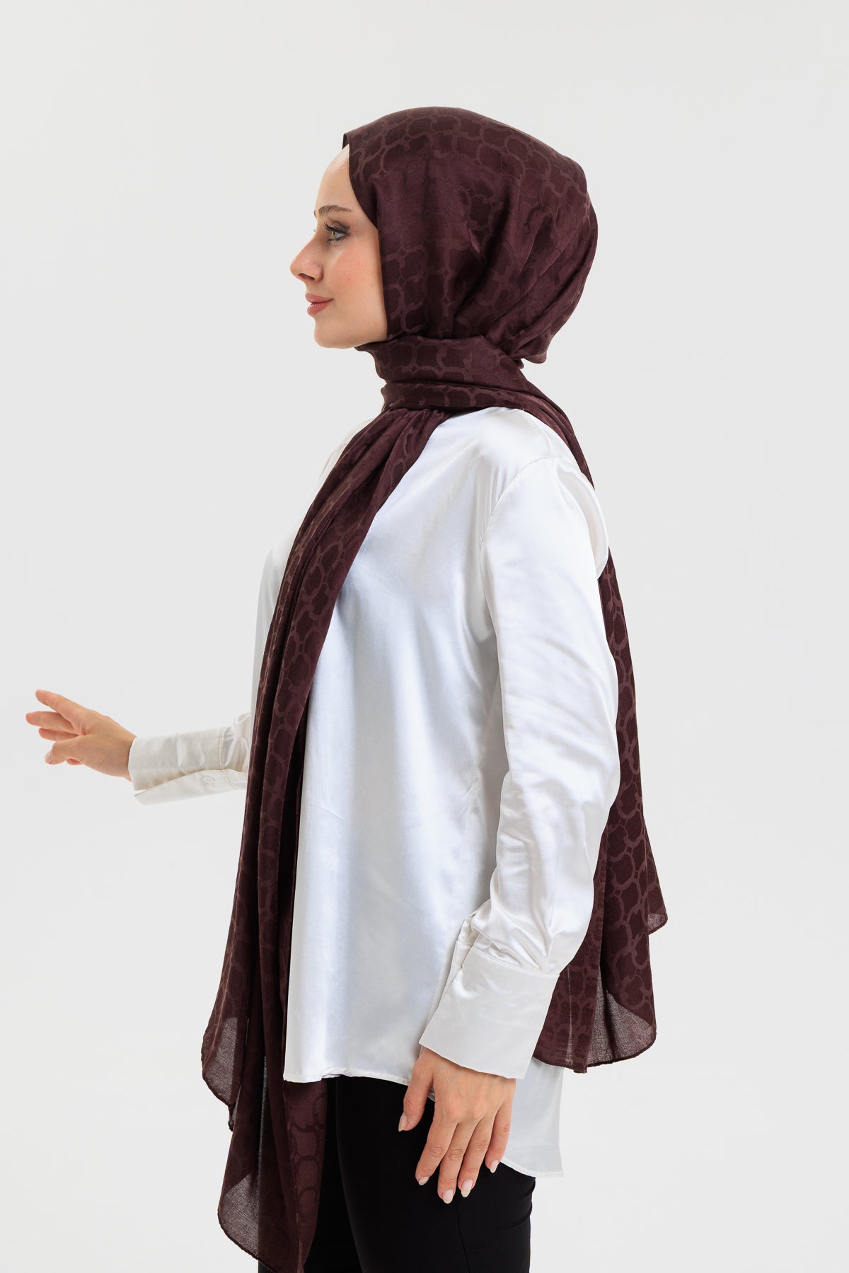 DELMAR Lior Koyu Kahve Halka Desenli Jakarlı Şal