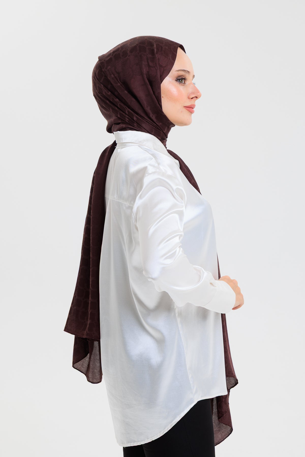 DELMAR Lior Koyu Kahve Halka Desenli Jakarlı Şal