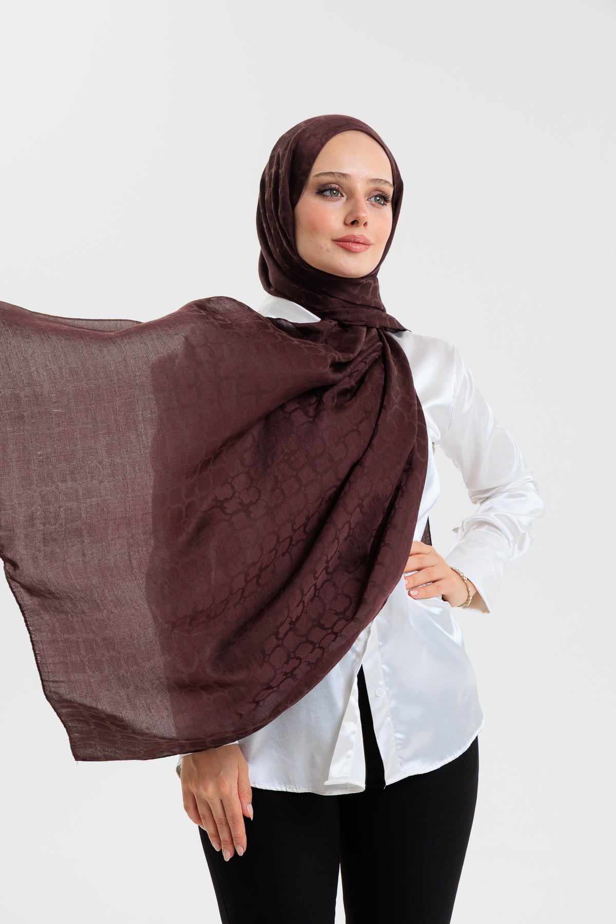 DELMAR Lior Koyu Kahve Halka Desenli Jakarlı Şal
