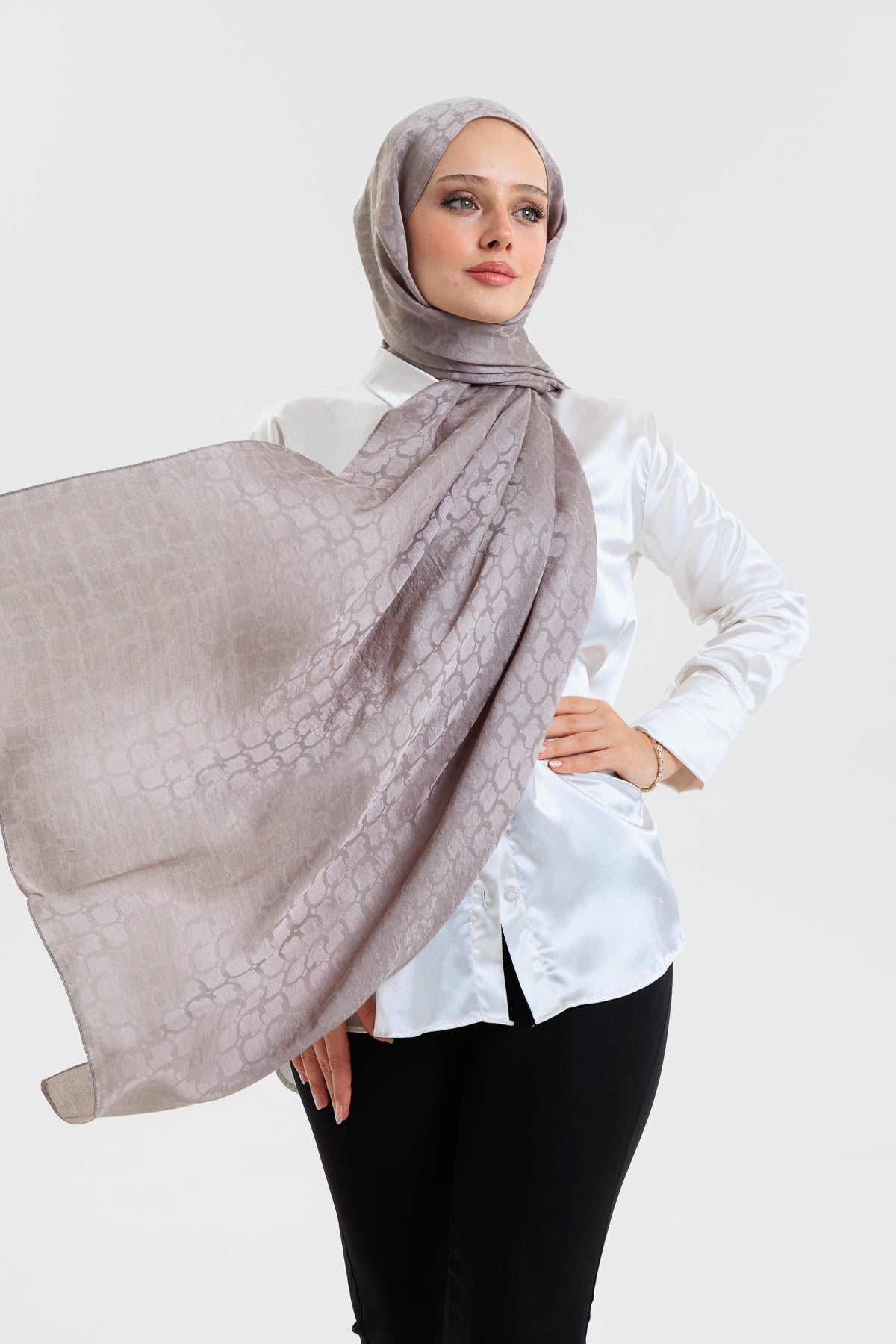 DELMAR Lior Koyu Gri Halka Desenli Jakarlı Şal