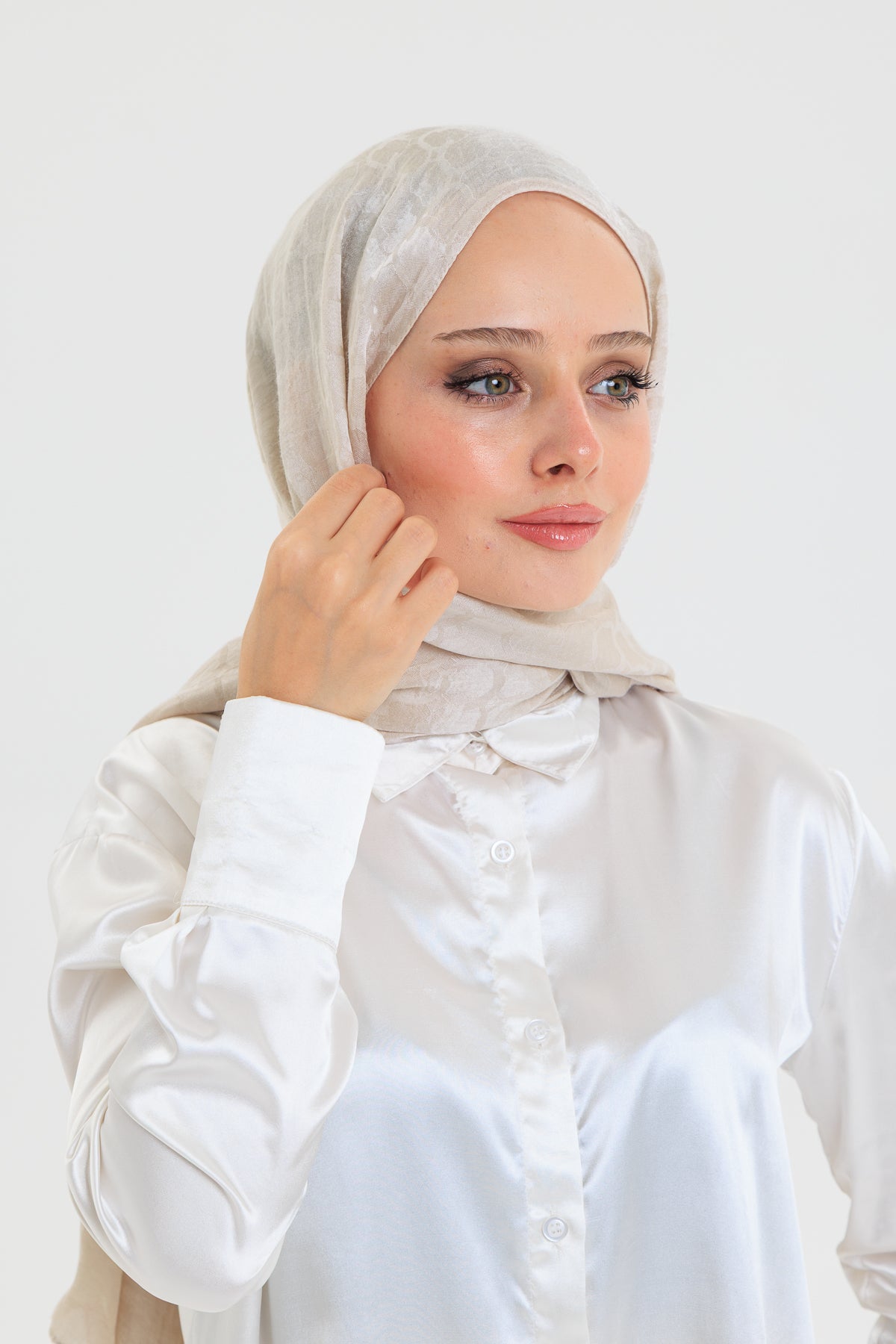 DELMAR Lior Bej Halka Desenli Jakarlı Şal