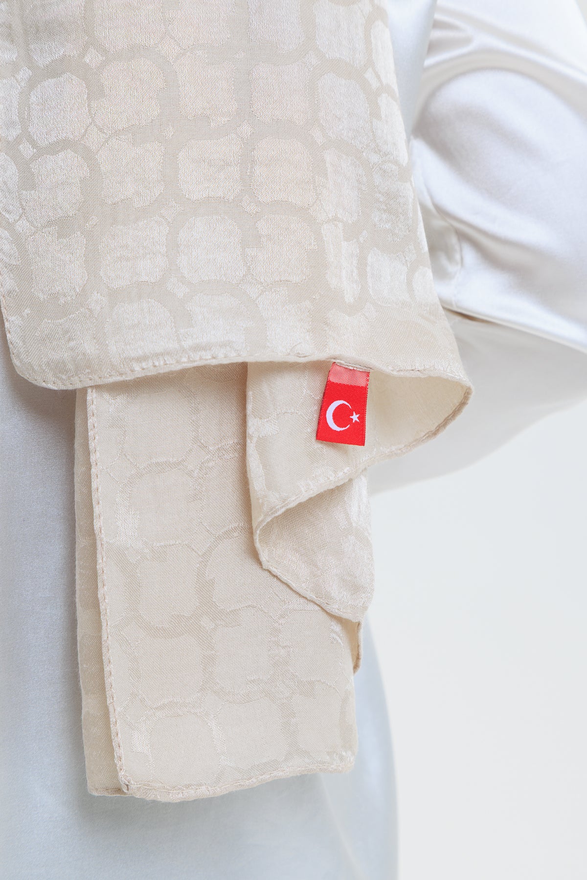 DELMAR Lior Bej Halka Desenli Jakarlı Şal