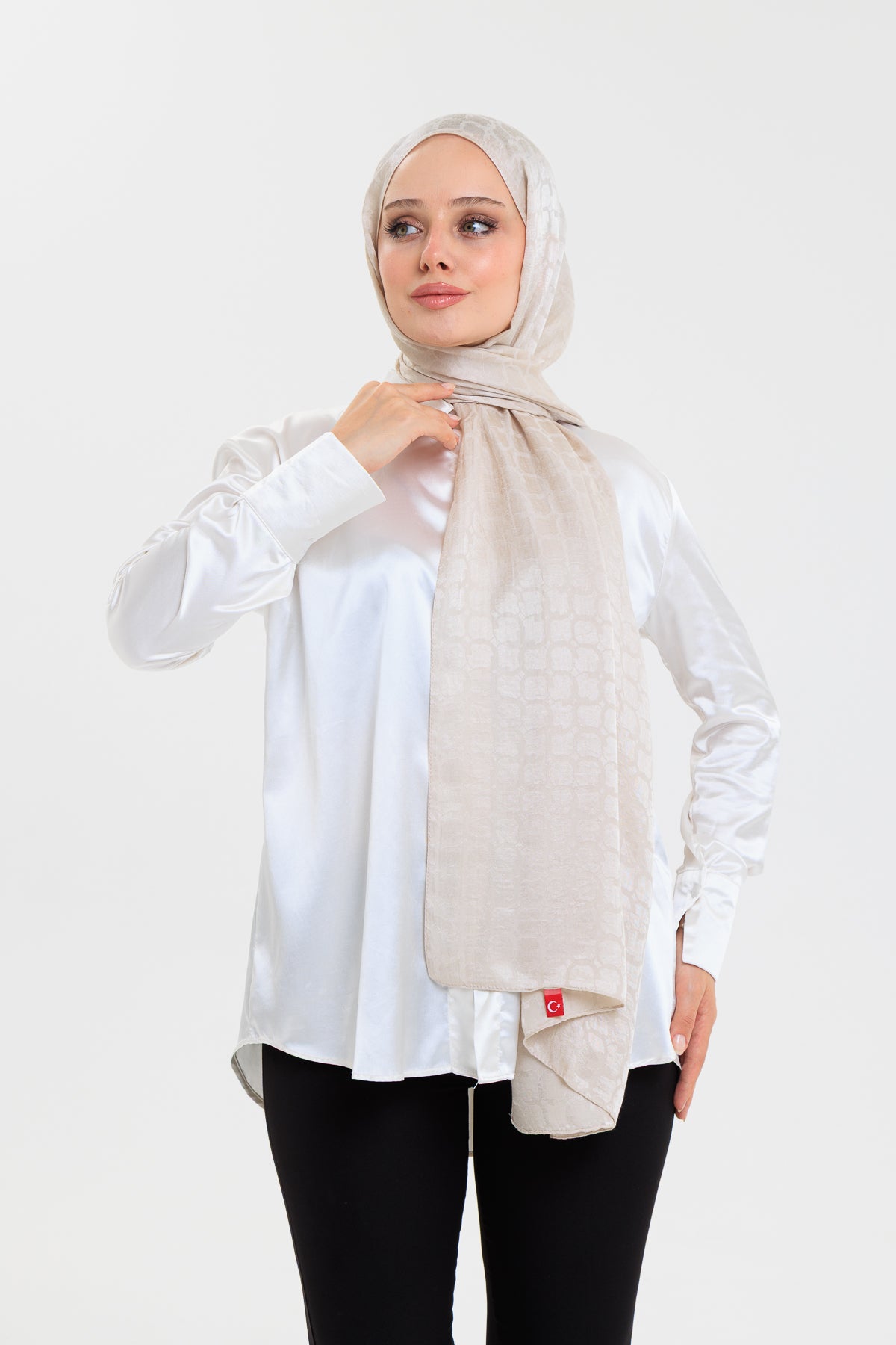 DELMAR Lior Bej Halka Desenli Jakarlı Şal