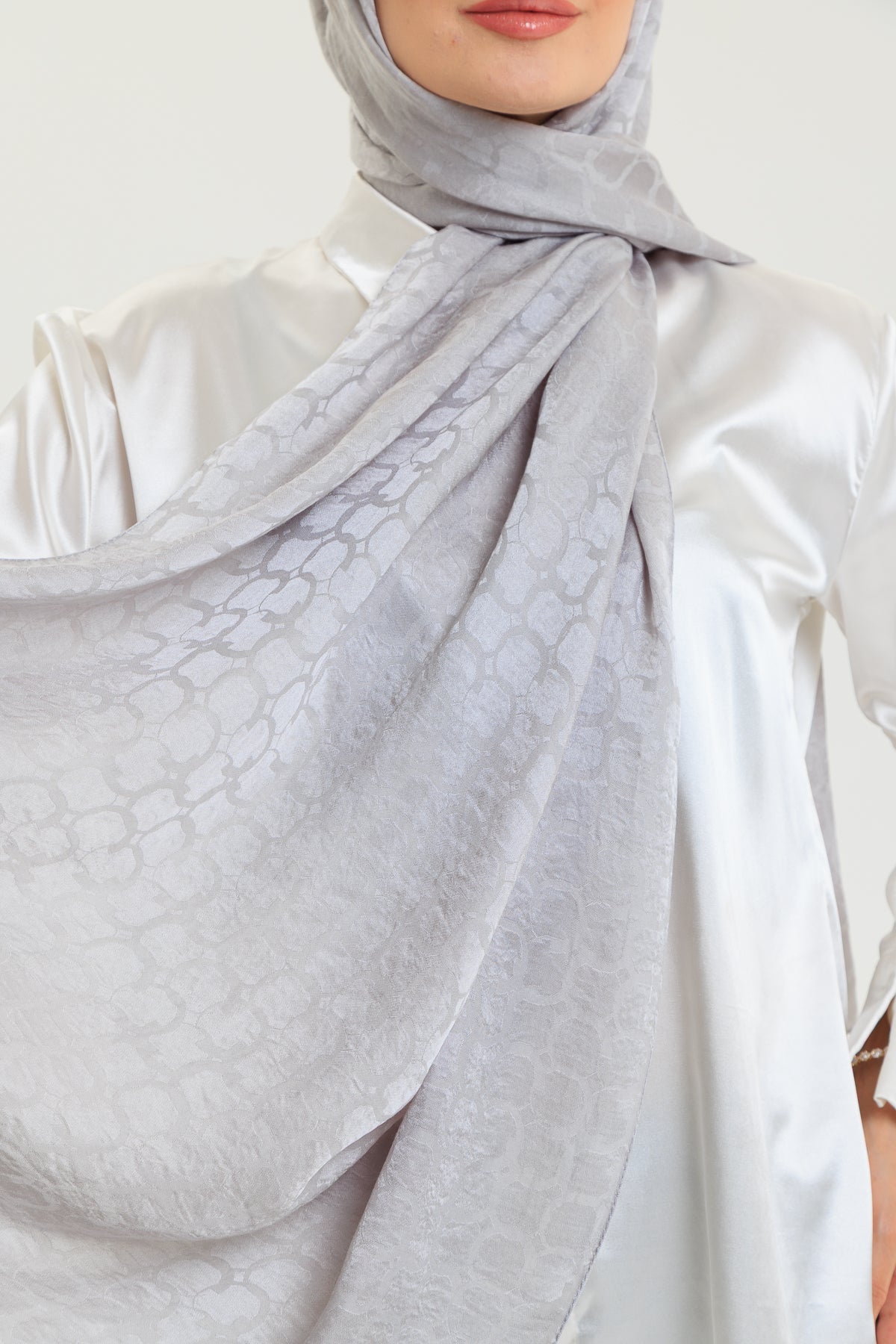 DELMAR Lior Gümüş Halka Desenli Jakarlı Şal