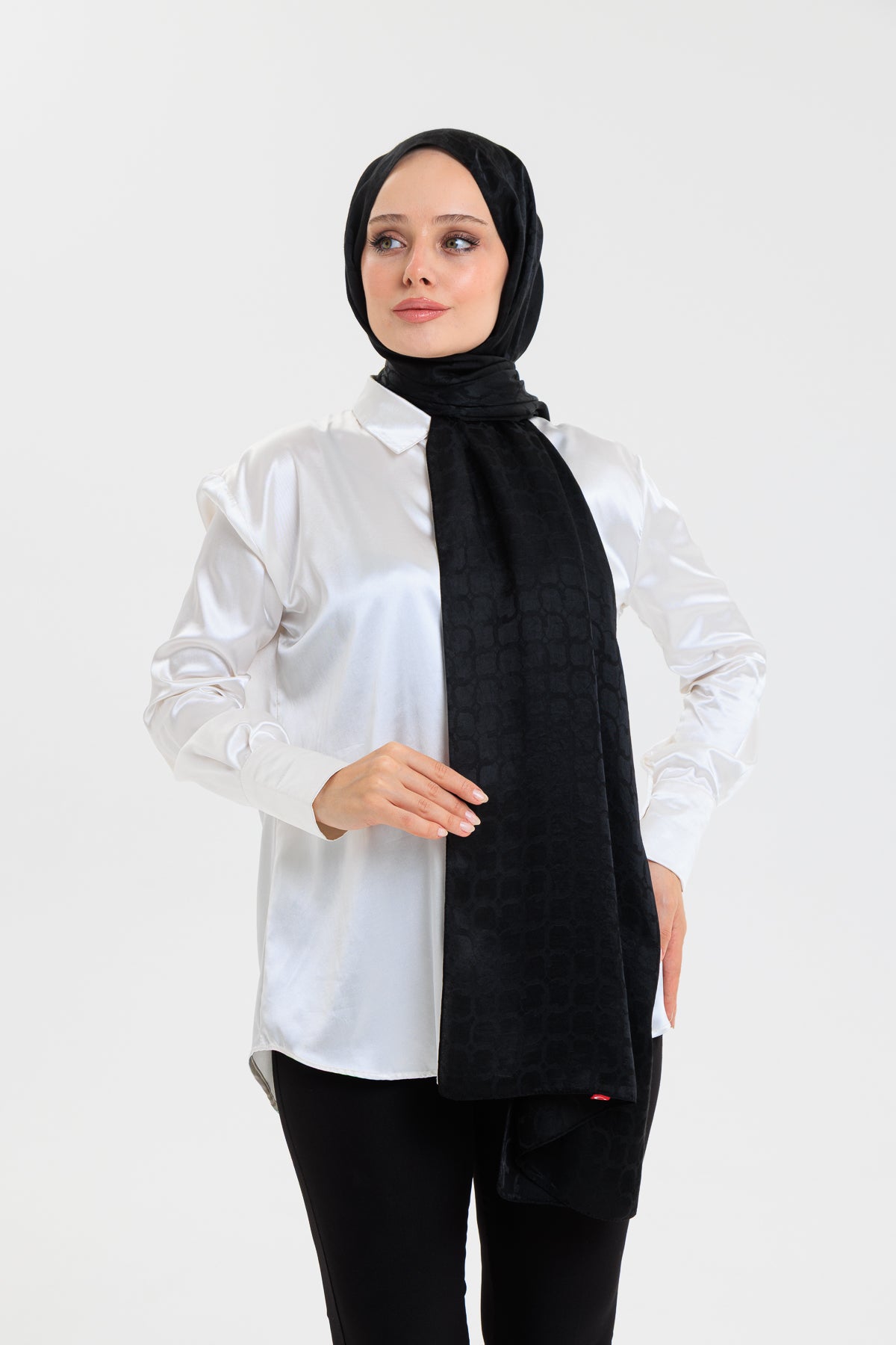 DELMAR Lior Siyah Halka Desenli Jakarlı Şal