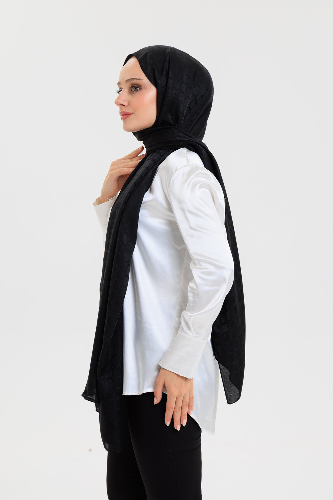 DELMAR Lior Siyah Halka Desenli Jakarlı Şal