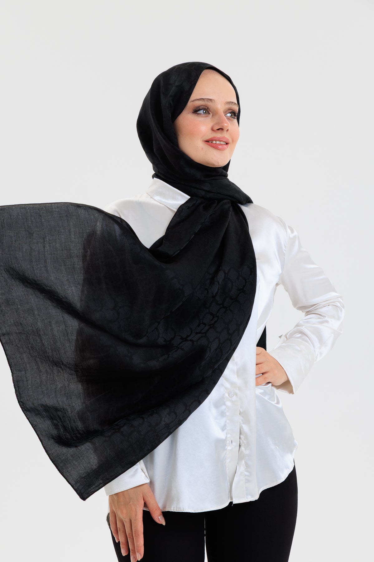 DELMAR Lior Siyah Halka Desenli Jakarlı Şal