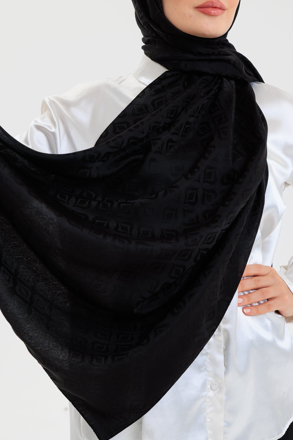 DELMAR Lior Siyah Lale Desenli Pamuklu Jakarlı Şal